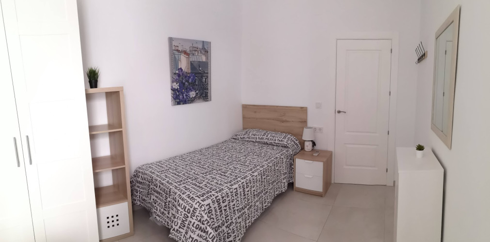 Flatroomers.com, habitacion de alquiler estudiantes en ciudad jardin cordoba
