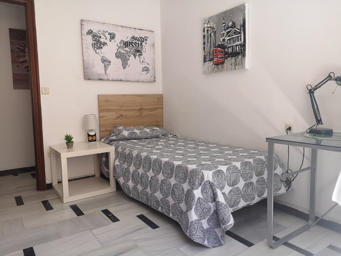 alquiler Habitacion estudiantes cerca de renfe, trassierra 03
