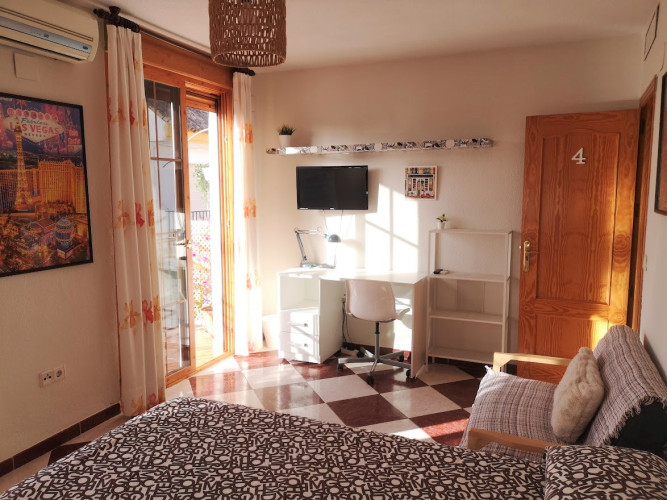 Cordoba erasmus room with lots of light vizconde 04