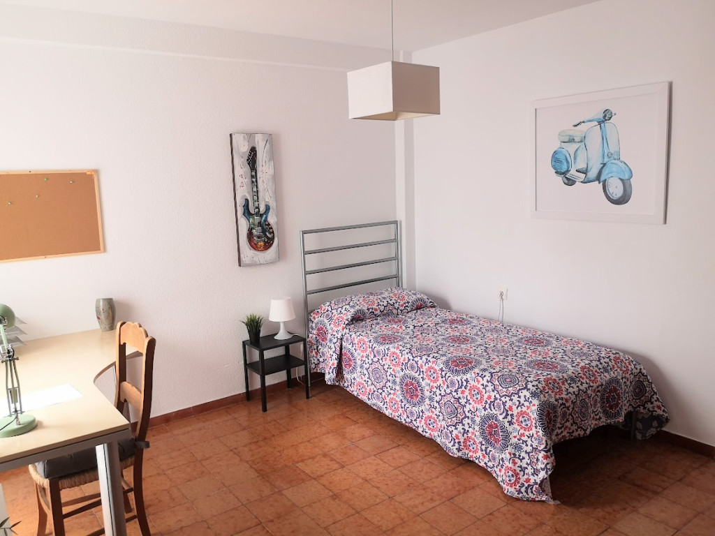 habitacion de alquiler para estudiantes en ciudad jardin cordoba ceballos 04