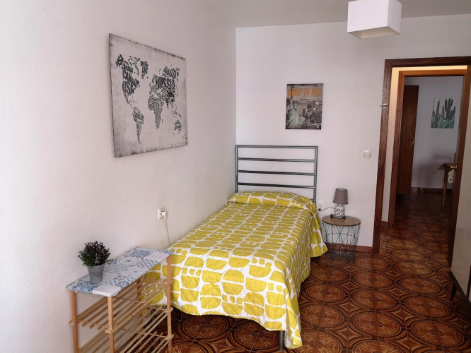 erasmus room private bathroom in ciudad jardin cordoba ceballos 01